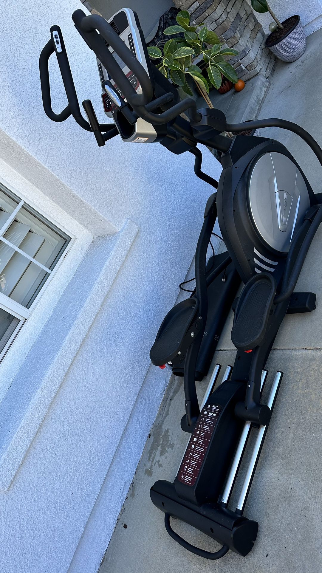 Sole E35 Elliptical Exercise Machine for Sale in Stevenson Ranch, CA