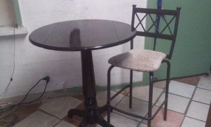 round brown wooden table w metal chair