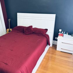 Queen Size Mattress With Adjustable Bed! 