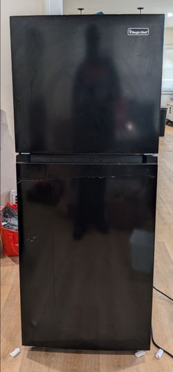 Magic Chef 7.3 Cu. Ft. 2-Door Mini Fridge with Freezer (Plastic still on the front that can be pulled off)