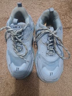 Shoes size 7