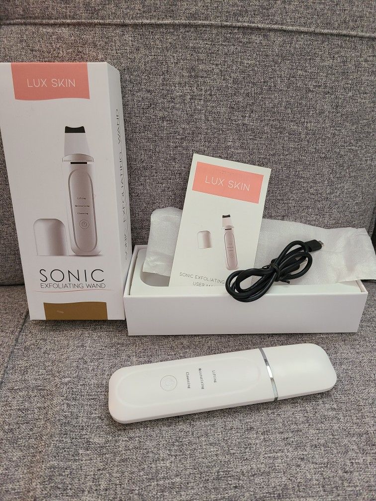 Sonic Exfoliating Wand By LUX SKIN