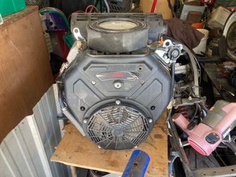 V-Twin 999cc horizontal shaft engine.