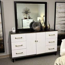 Niles With Gold Trim White And Cherry Dresser
Homelegance$20 Down Payment and delivery available 