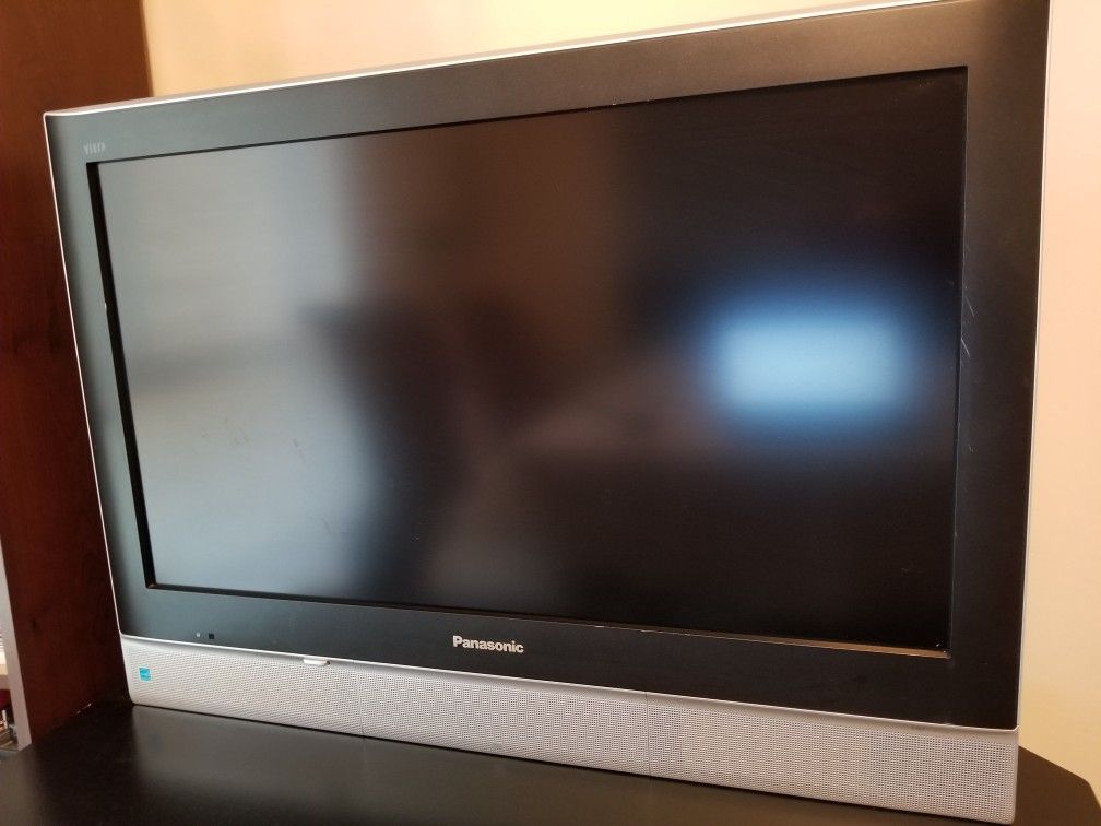 32inche Panasonic TV with wall mount kit