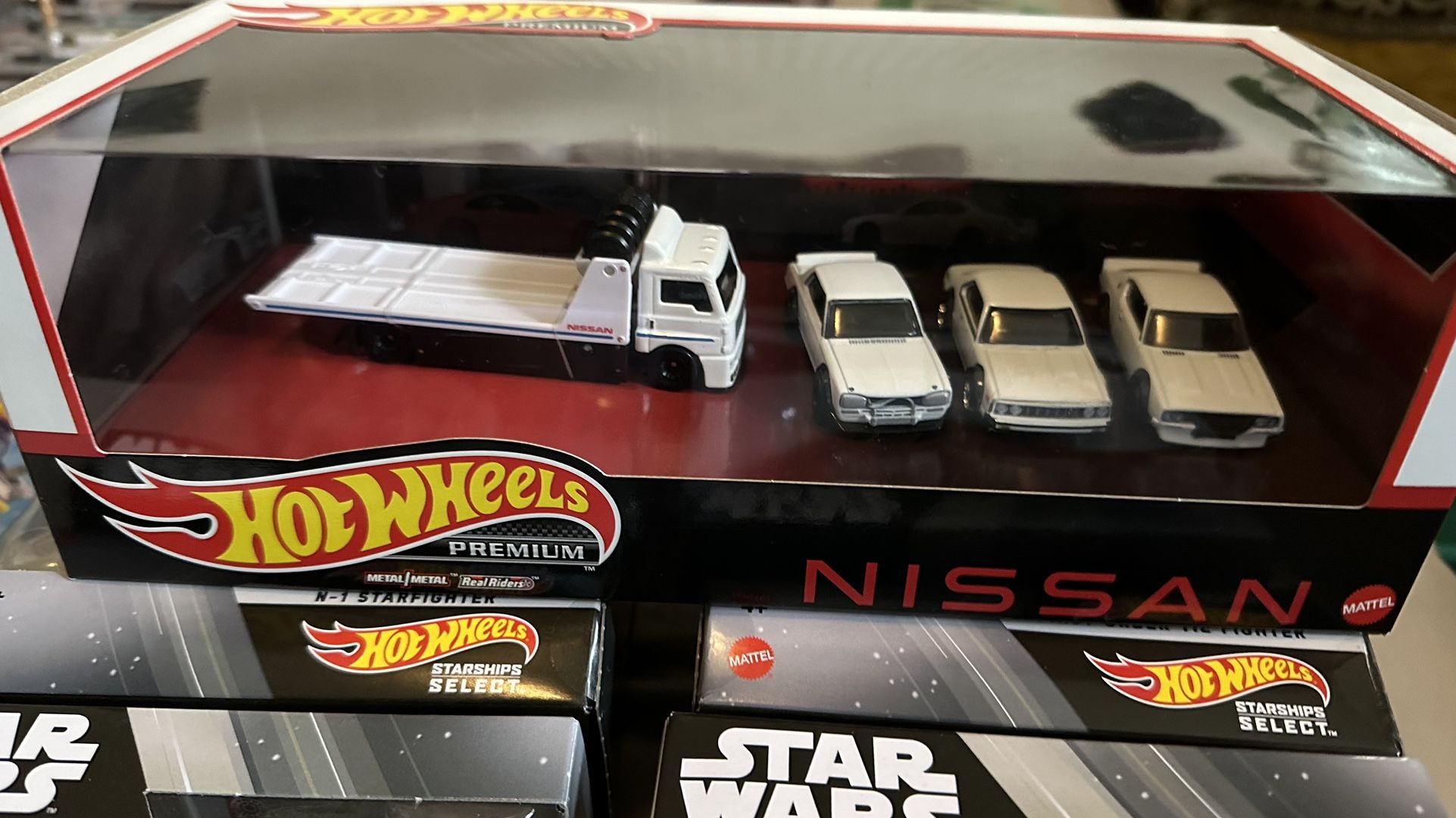 Hot Wheels 1:64 Nissan Skyline GT-R Premium Collector Set (GMH39