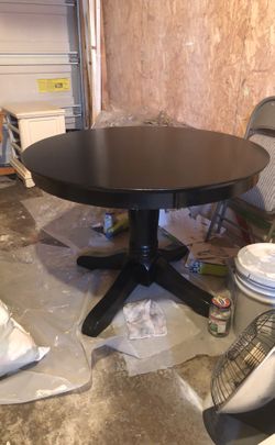 Beautiful black table good condition $30!!!