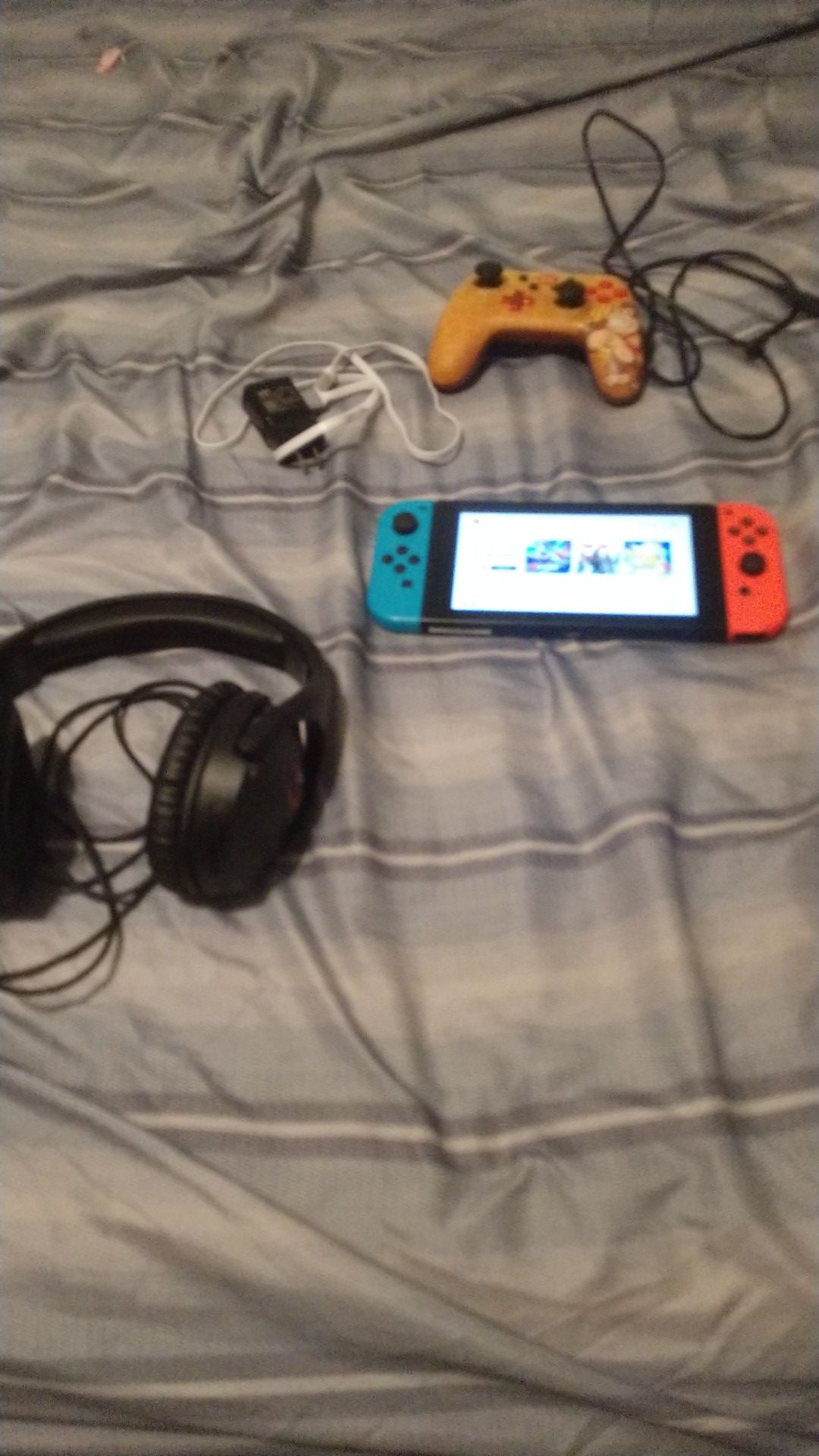 Nintendo switch Mario tennis aces fortnite Pokemon let's go Pikachu hyperx mic donkey Kong controller and the charger