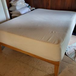 Queen Size Zinus Mattress & Frame (Memory Foam)