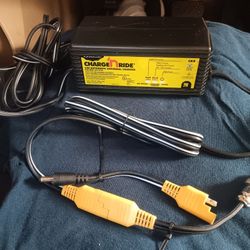 CHARGE AND RIDE UNIVERSAL CHARGER 