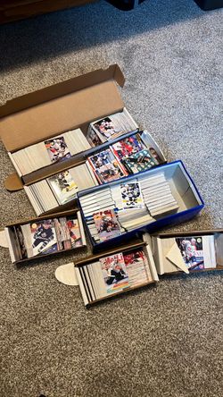 Approximately 4,000 Hockey Cards from 1992–94 – Large NHL Collection