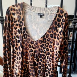 Express Leopard print V-neck tunic sweater - NEVER WORN