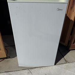 Midea Mini Freezer