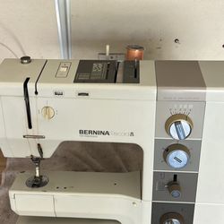 Bernina 930 Record In Good Working Condition.