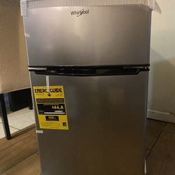 Mini Refrigerator With Freezer 