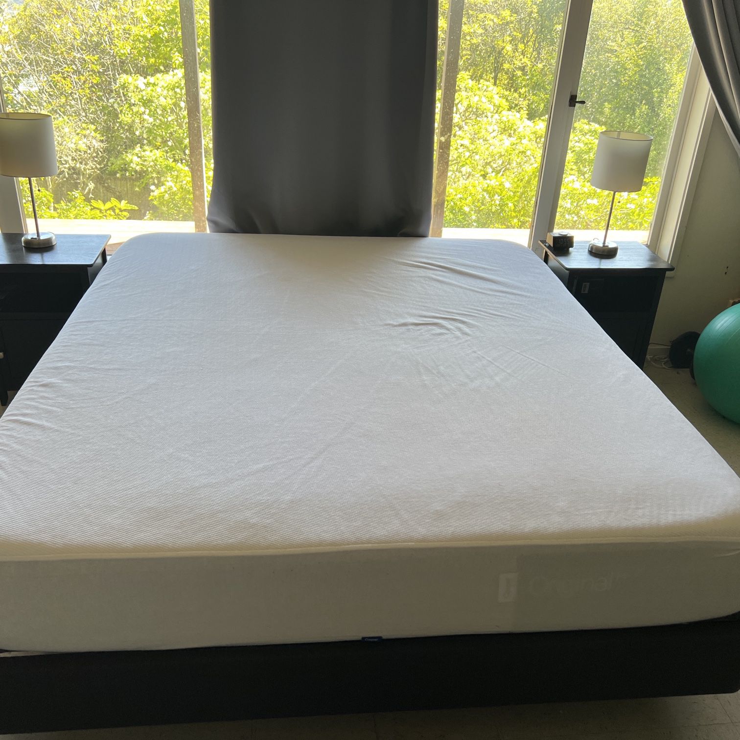 Bedroom set featuring like-new Casper Original Hybrid mattress