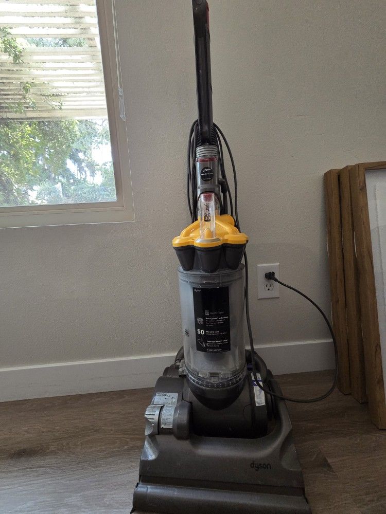 Dyson Vacuum DC 33