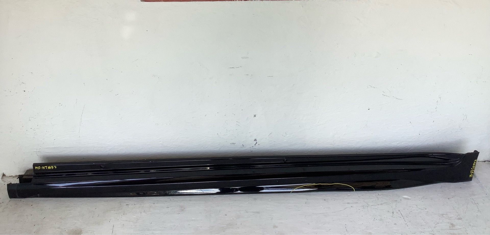 2018 2023 Toyota Camry left rocker molding (4)