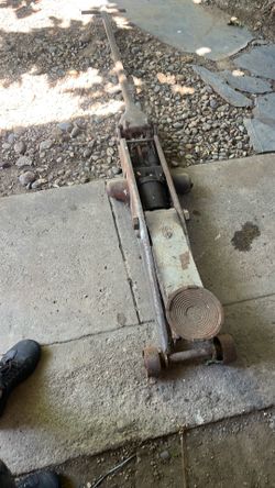 4-Ton floor jack