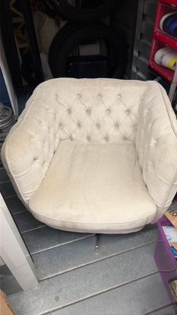 Free Swivel chair