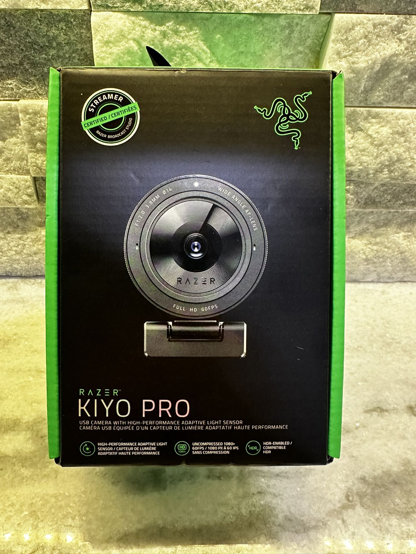 Razer - Kiyo Pro 1920 x 1080 Webcam with High-Performance Adaptive Light Sensor - Black