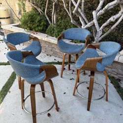 4 Chairs 24ins Tall By The Base 13 In Width