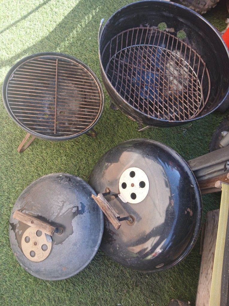 (2) Small And Medium Grills As-is For $10