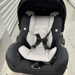 Nuna Pipa Infant Car Seat With Base