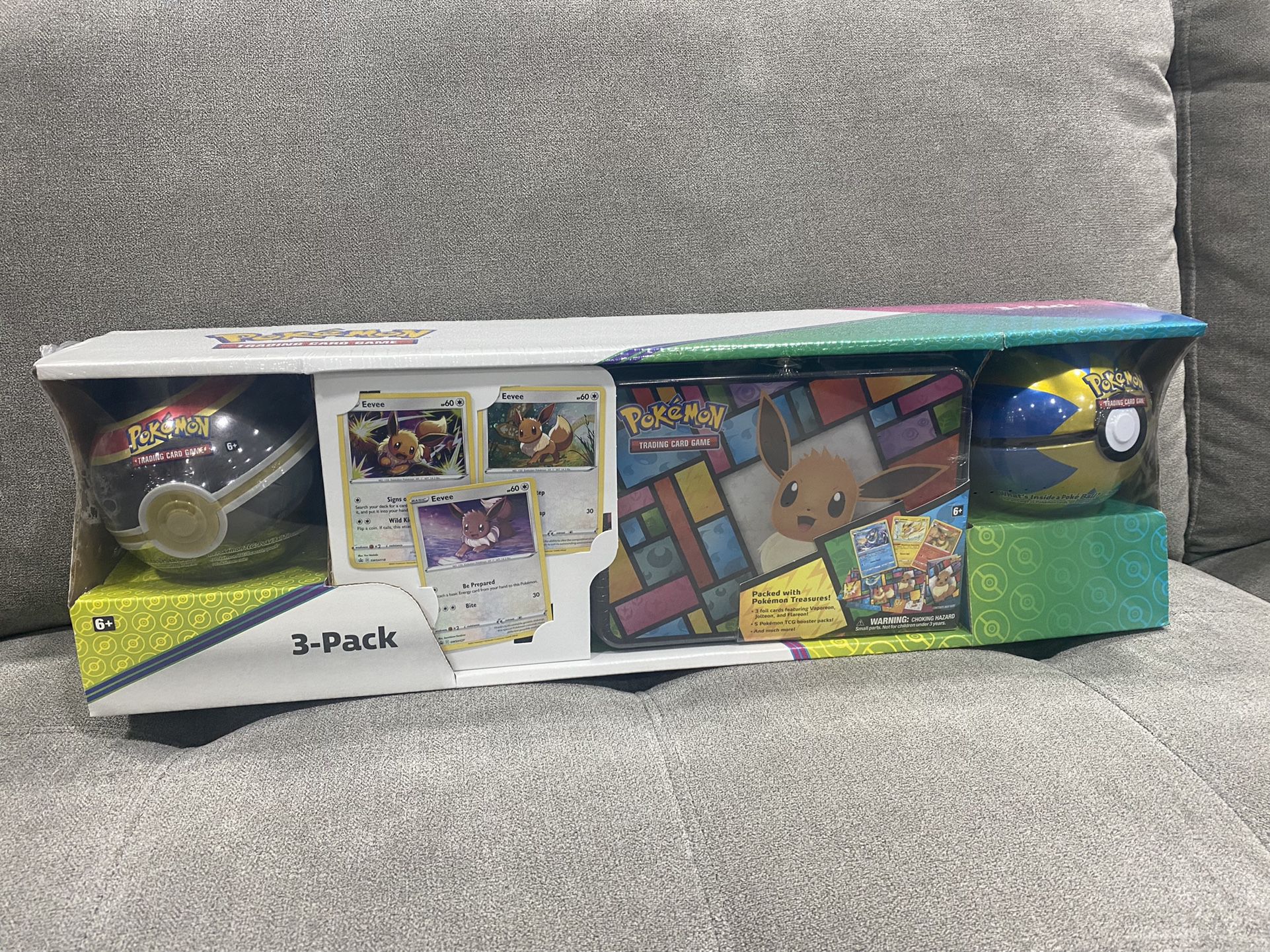 Eevee pokemon Lunch Tin & Pokeball 3-Pack 