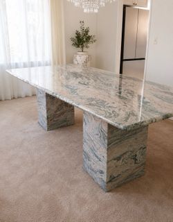Marble dining room table in excellent condition $900