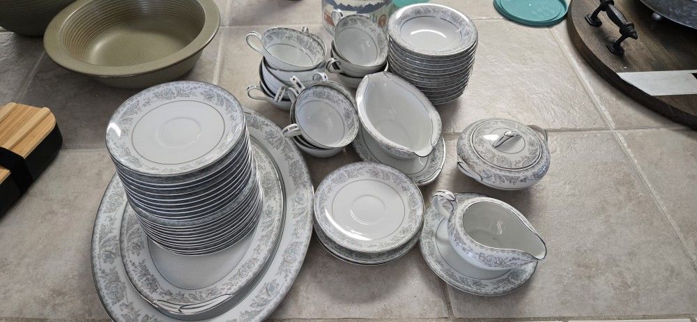 Vintage Noritake China 5609