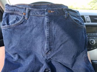 Wrangler jeans mens size 38×32 blue.