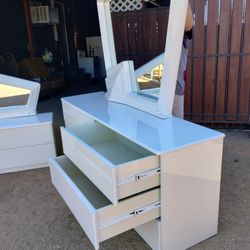 Queen Bedroom Set