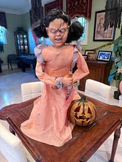 🎃 Haunted Hill Farm Pumpkin-Carving Zombie Girl Animatronic — $120