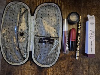 🩷🔥NEW MAC BUNDLE!**(1) LIPSTICK "RUBY WOO!" (1)EYESHADOW IN*NIGHT DEVIN*(1) EYEBROW BRUSH IN A LARGE BEAUTIFUL CASE & (1)MAC LIPGLASS IN *SUBLIME!🎀