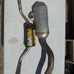 2009 YZ450F Pipe and Handlebars