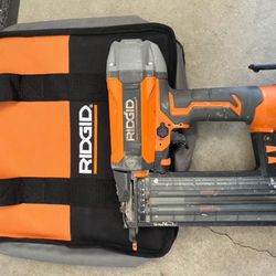 RIDGID 18 GUAGE BRAD NAILER w/ case