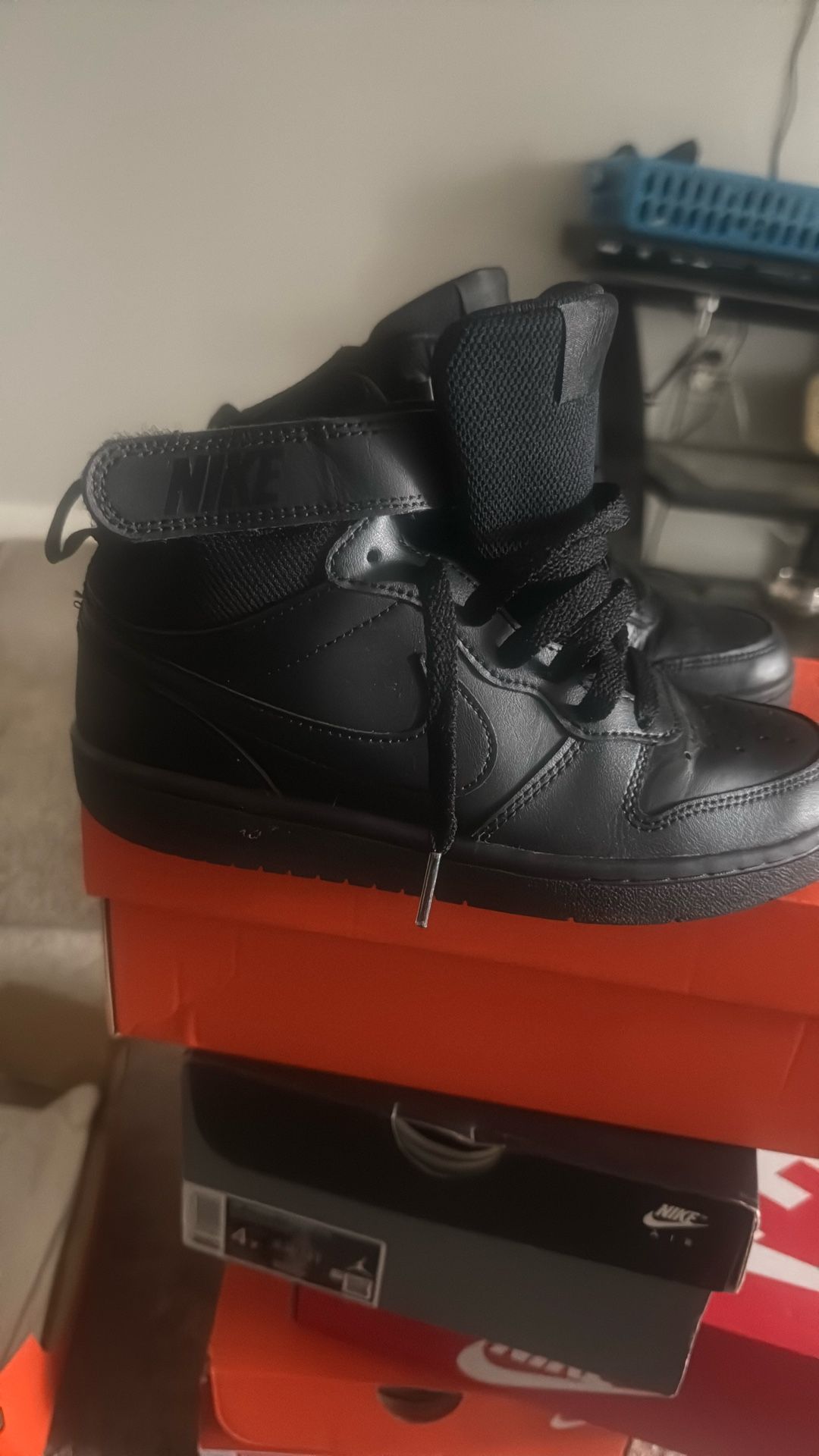 Black Nike Size 4 Kids