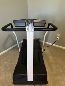 Treadmill - Precor 9.21i - Gently Used