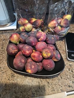 Fresh Figs  /  Higos