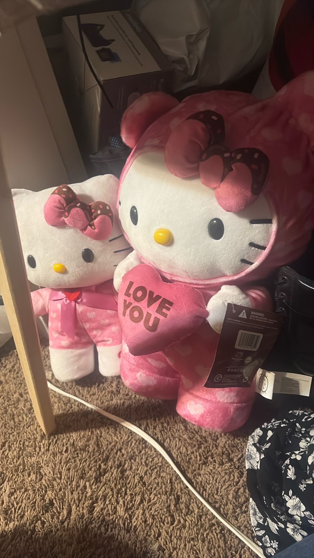 Hello Kitty, Valentine’s Greeters