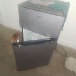 Whirlpool Mini Fridge 