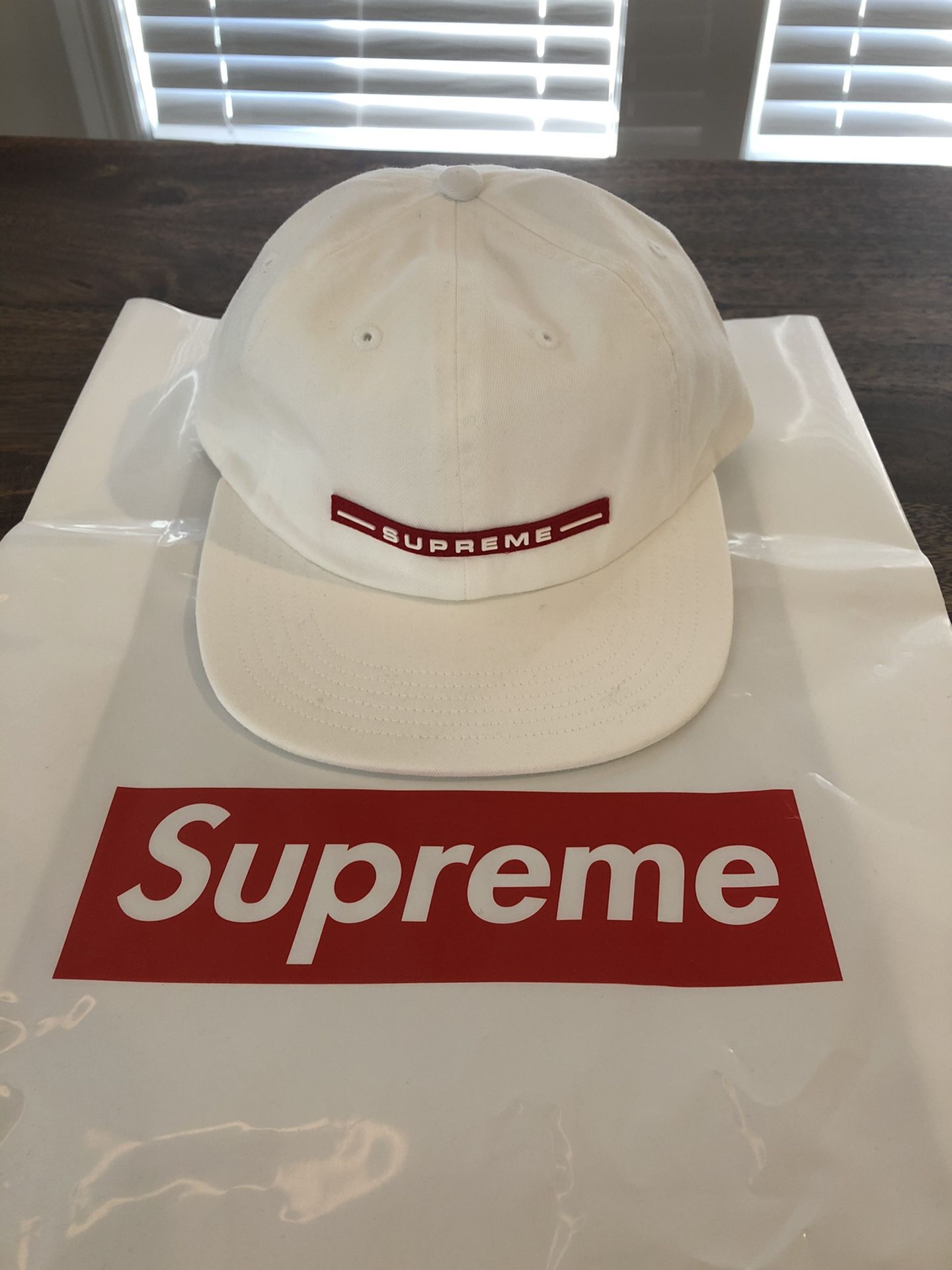 SUPREME HAT RAISED LOGO