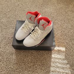 Air Jordan 5 Retro (10.5)
