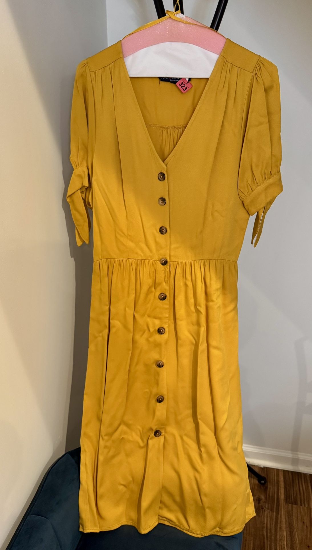 Beautiful Women’s Yellow Dress (size small)