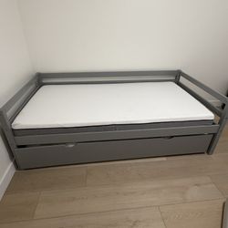 Like New Trundle Bed Twin Size 