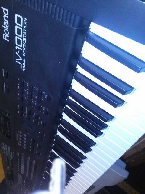 09-27-2018:Roland JV-1000 Music Workstation Keyboard
