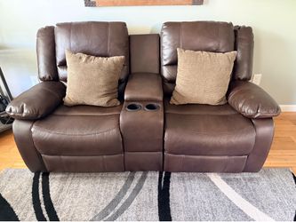 Dual Reclining Loveseat with Center Console & Cup Holders