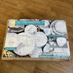 FINE CHINA DINNERWARE SET 36 Piece