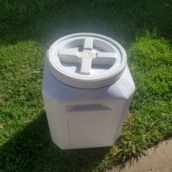 Pet Container